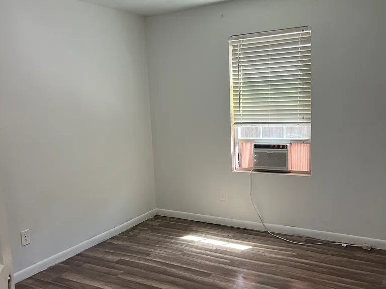 3816 Franklin St — Photo 11