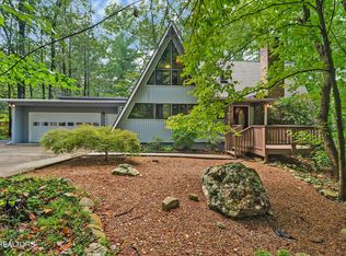 964 W Outer Dr, Oak Ridge, TN 37830