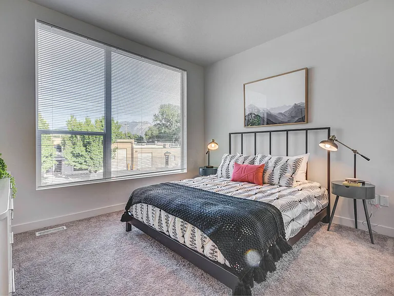 Hawthorne Townhomes — Photo 9