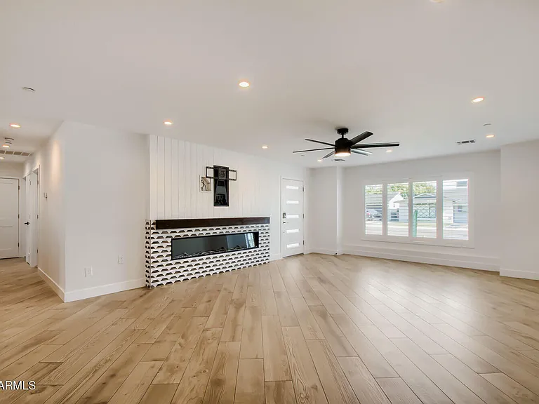 8318 E Sells Dr — Photo 4