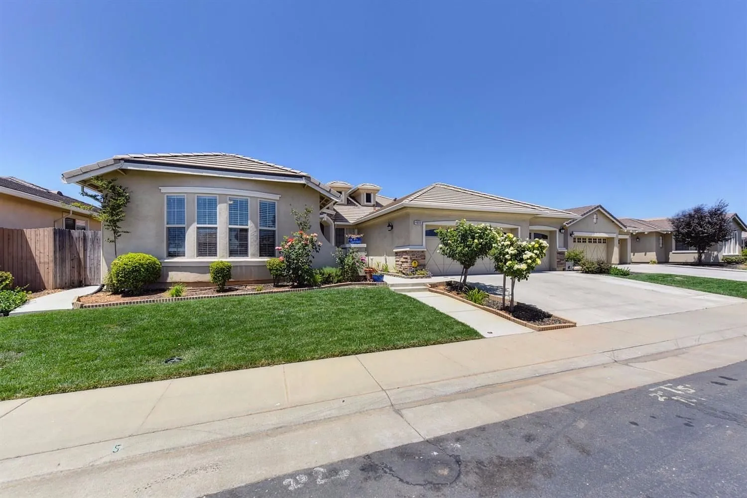 4008 Borderlands Dr photo 1