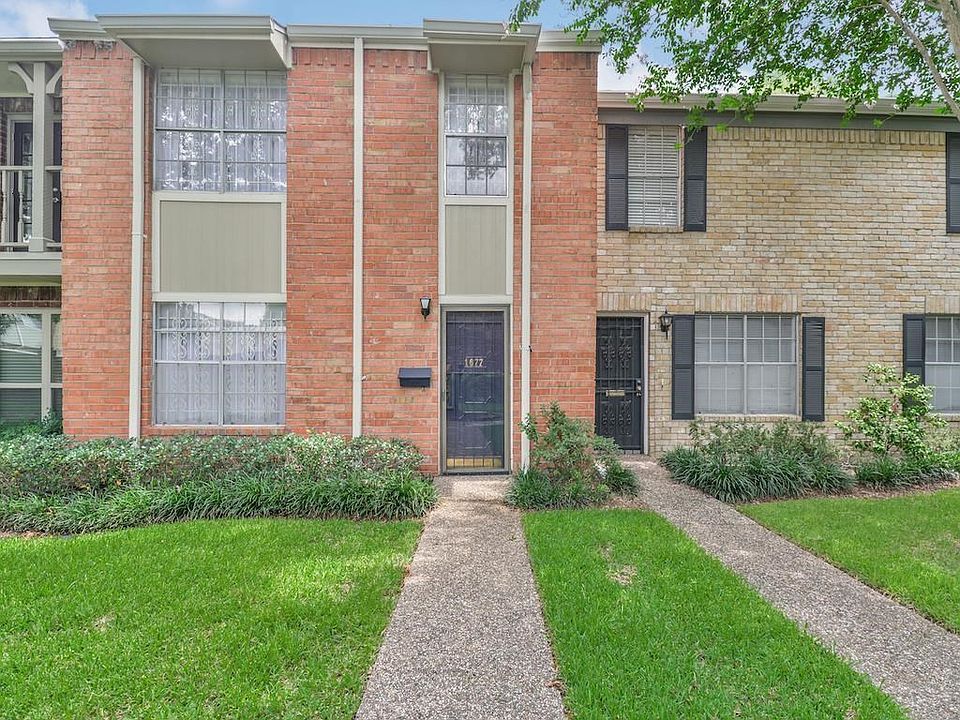 This home stayed high dry! Located in gated community in a very quiet section yet convenient to City Center shopping and restaurants!!!