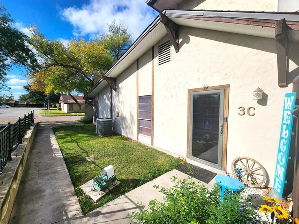 100 Royal Way Dr APT 3C, Del Rio, TX 78840