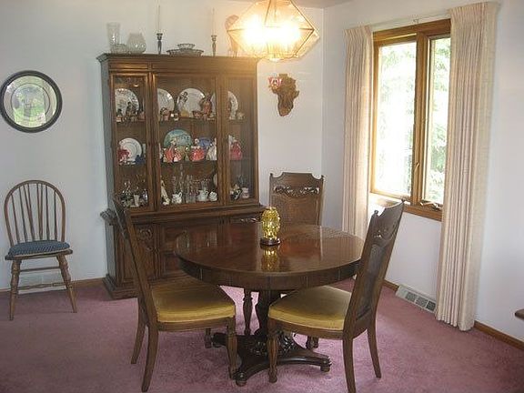3rd image of 4767 Elizabeth Ln