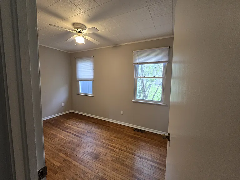 209 Northeast Ave — Photo 4