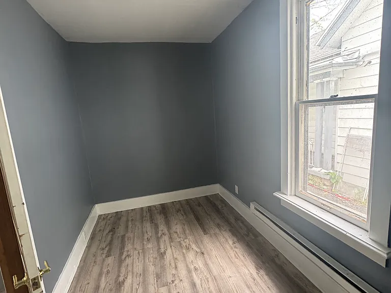 124 Everett St — Photo 4