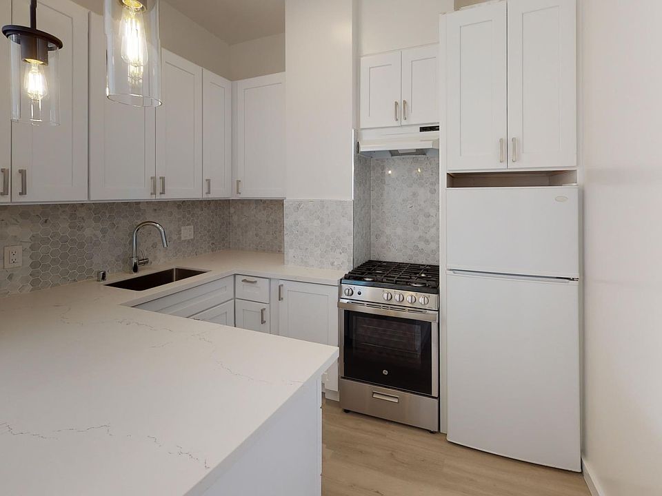 1st image of 810 Eddy St APT 202
