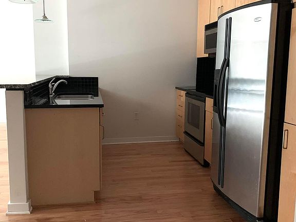 4th image of 923 Peachtree St NE Unit 831