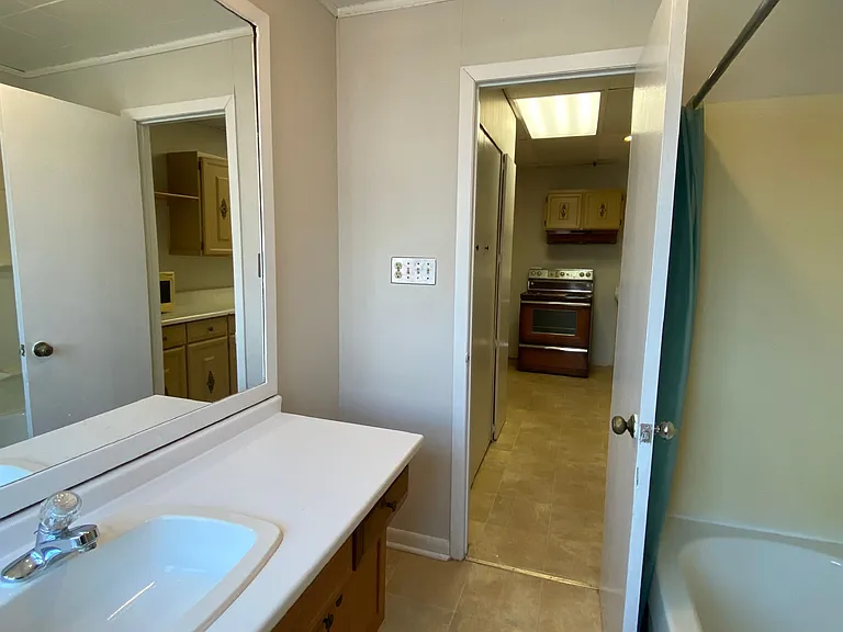 32 Grand River St N #C — Photo 12