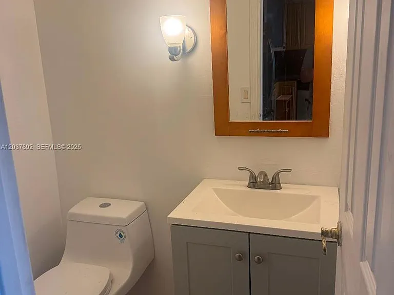 2025 NE 164th St #307 — Photo 21