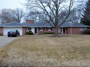 810 E Bay Point Rd, Bayside, WI 53217