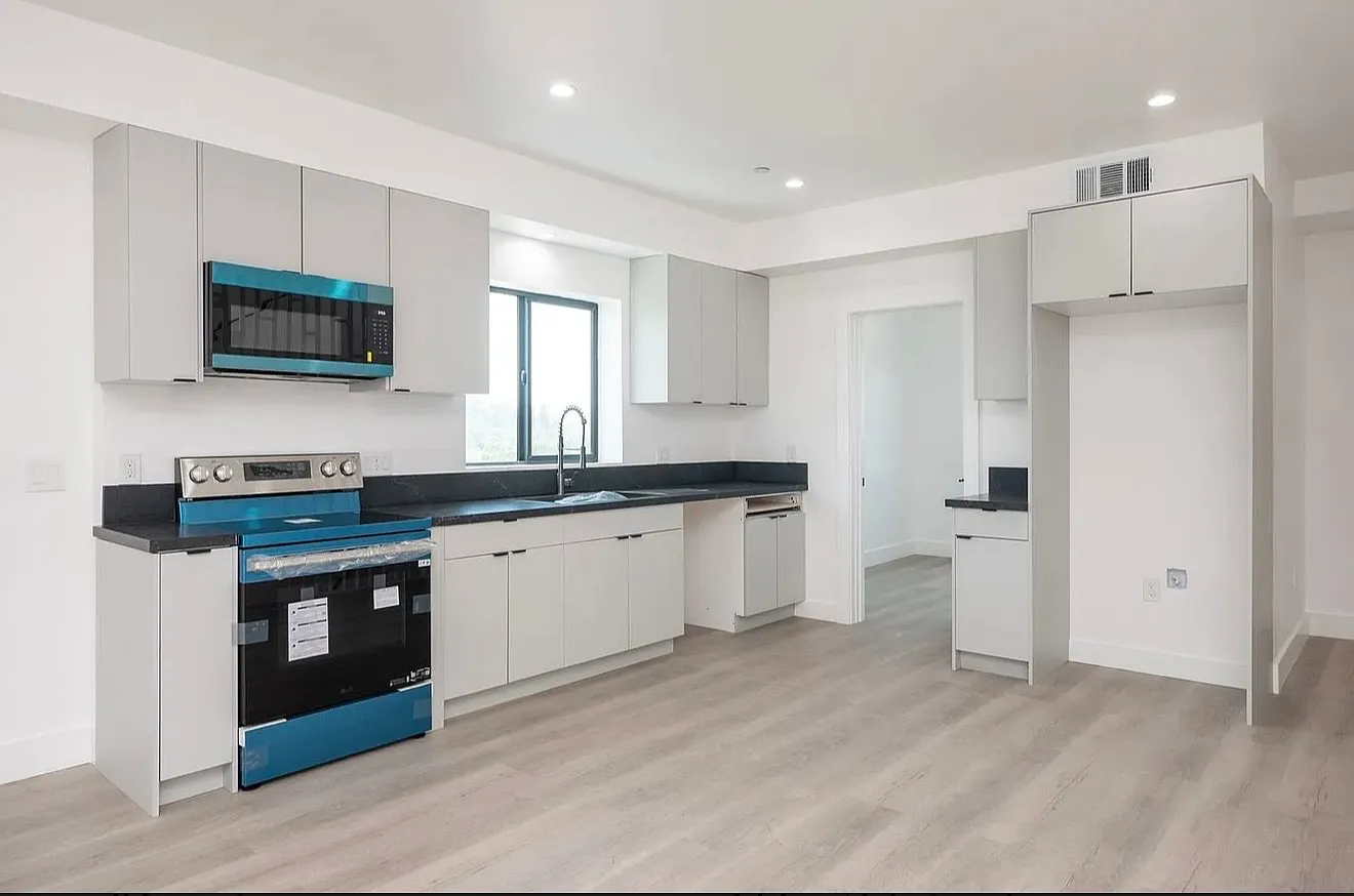 5 bed, $4,450 — Photo 2