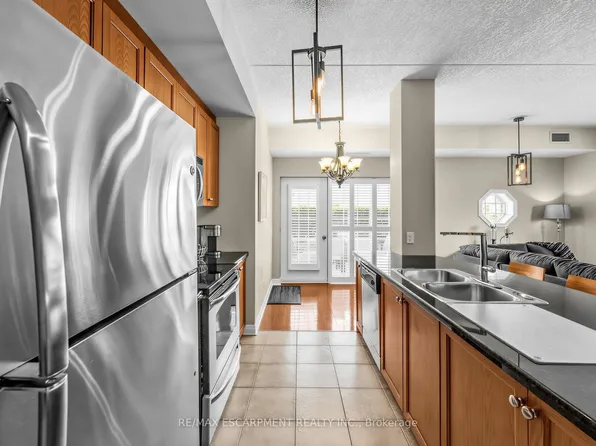 1379 Costigan Rd #103, Milton, ON L9T 2K6