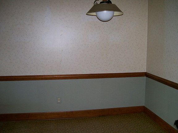 4th image of 105 Collington Ct