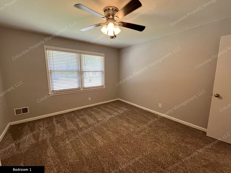 306 Lloydwood Dr — Photo 16