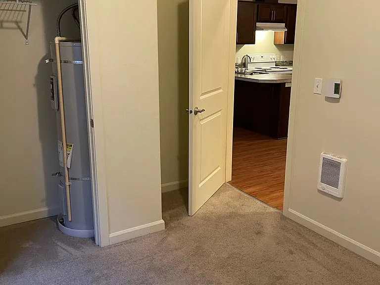 Por01 - Portsmouth Manor — Photo 17
