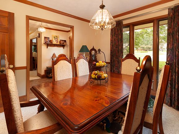 4th image of 3798 Cotswold Dr