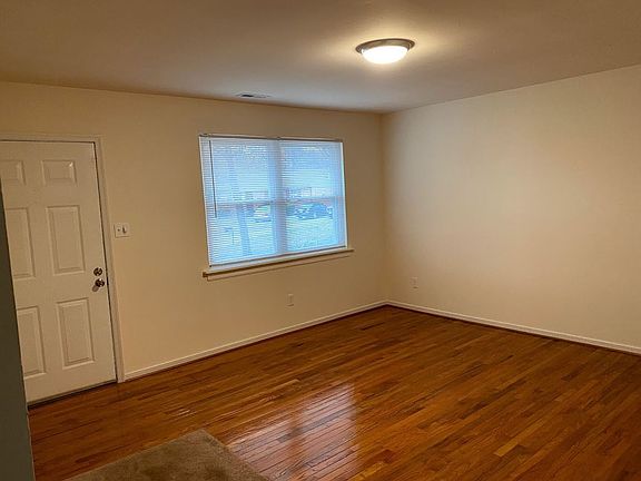 3rd image of 3913 Ladbroke Ct