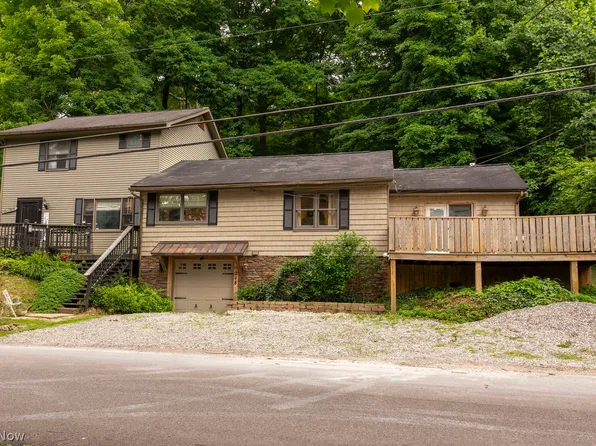 9248 Lakewood Dr NE, Mineral City, OH 44656