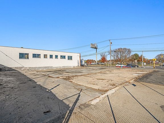 3rd image of 243 Mystic Ave