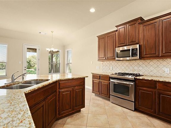 4th image of 112 W Adelanta Pl