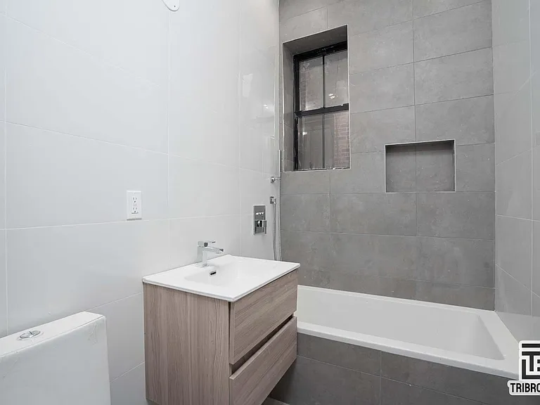 62-15 Catalpa Ave #2L — Photo 6