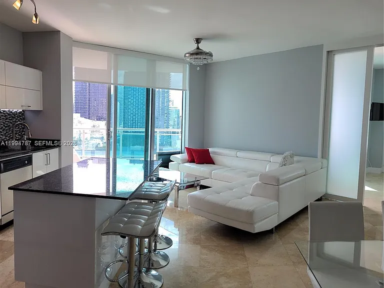 361 S Miami Ave — Photo 16