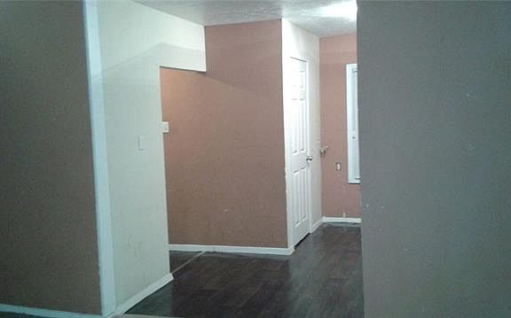 2nd image of 420 E Pafford St