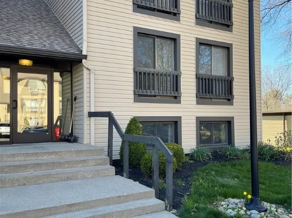 6320 Greenwood Pkwy APT 604, Sagamore Hills, OH 44067