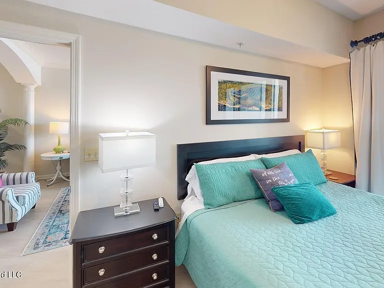 2228 Beach Dr #404 — Photo 10
