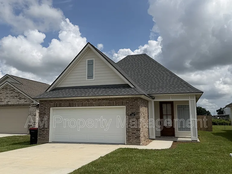102 Ancona Ln — Photo 1