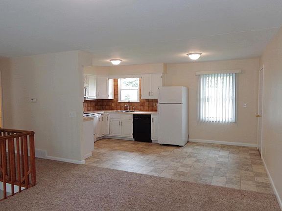 3rd image of 306 Hollybrook Dr