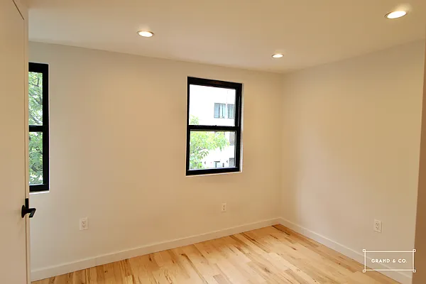 Rented by Grand & Co. | media 5