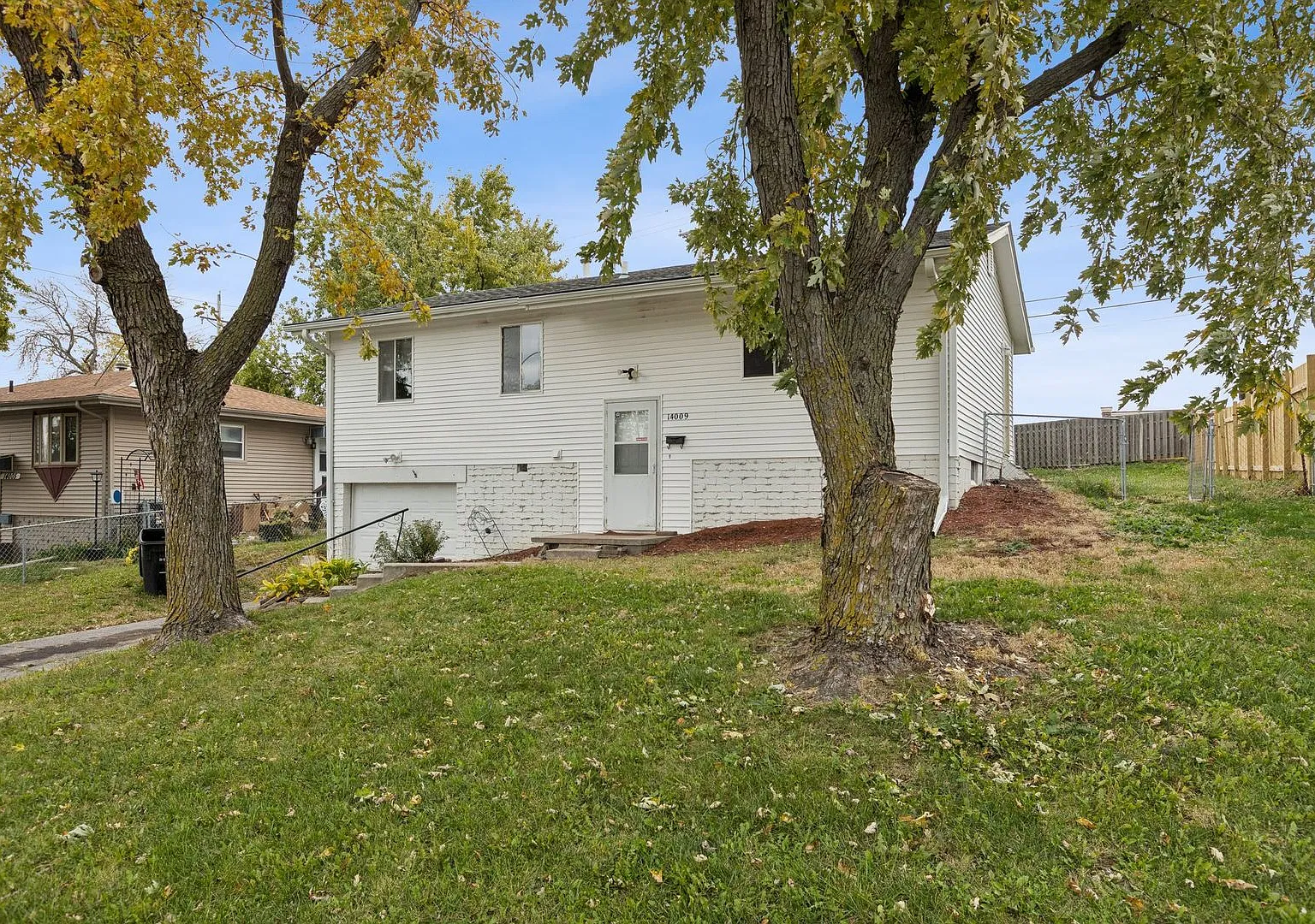 3-Bedroom Home with Large Fenced Yard — Photo 2