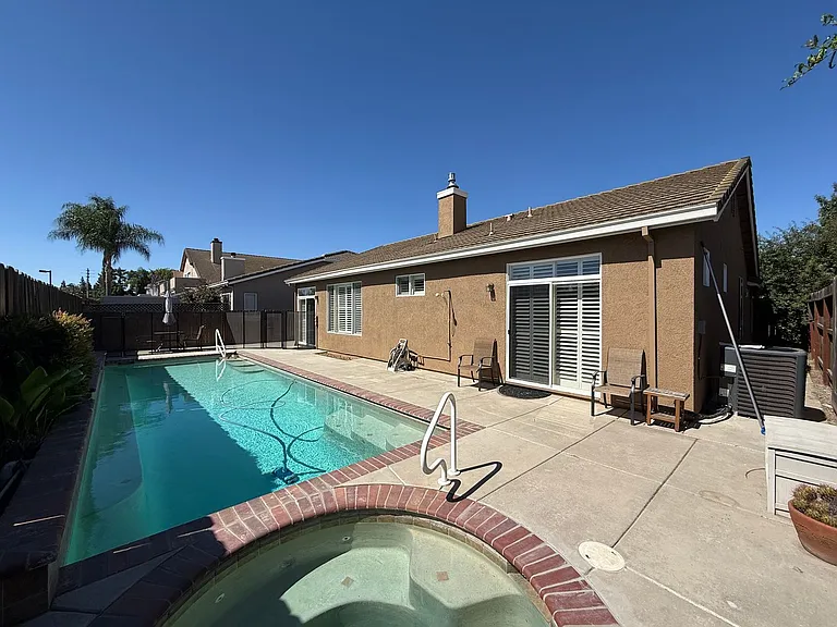 4024 Eastport Dr — Photo 41