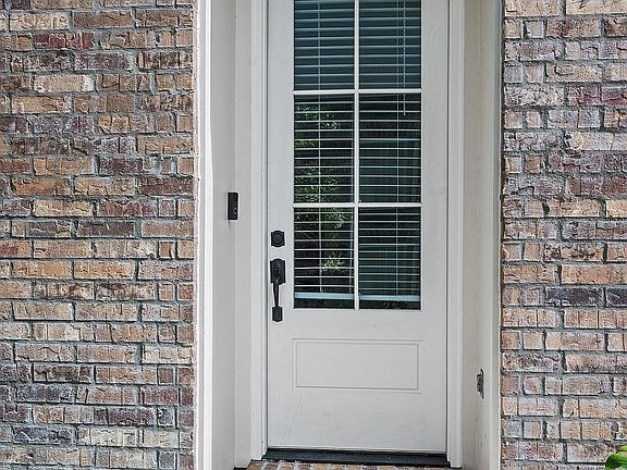 2nd image of 422 Saint Thomas Ln