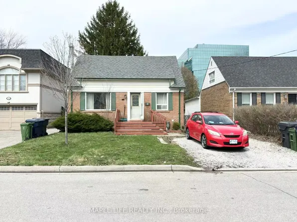 16 Lyndale Dr, Toronto, ON M2N 2Y1