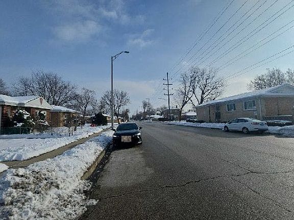 4th image of 10210 Belmont Ave
