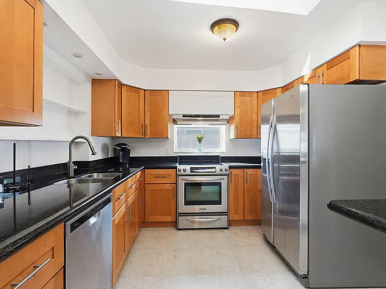 218 SE 3rd Ter — Photo 11