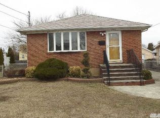 243 N Rutherford Ave, Massapequa, NY 11758