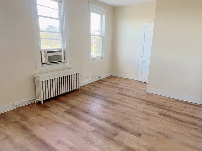 2307 Windsor Ave — Photo 14