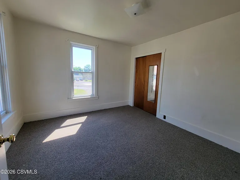 995 Center Ave — Photo 23