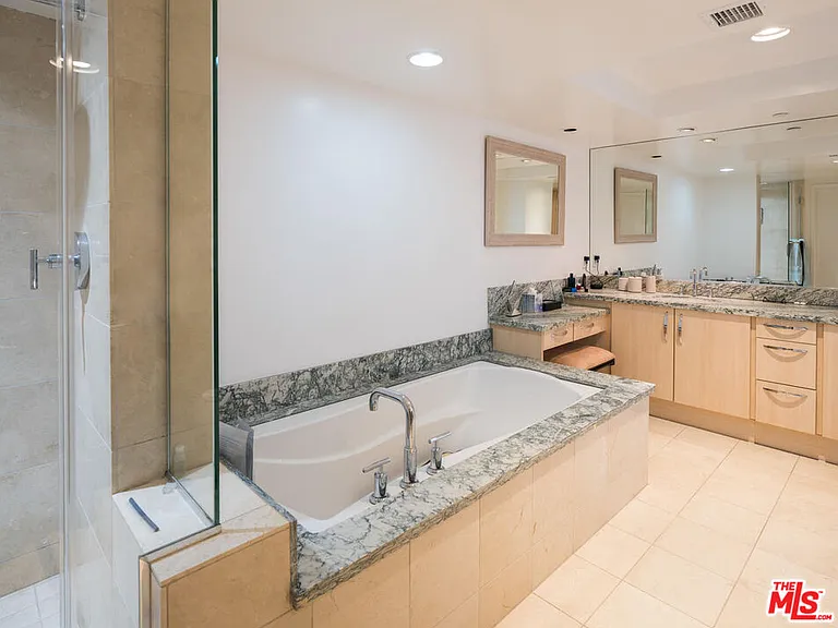 13650 Marina Pointe Dr #607 — Photo 11