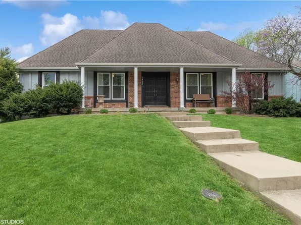 1963 E Sheridan Bridge Ln, Olathe, KS 66062