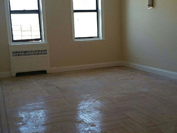 5th image of 200 E 17th St