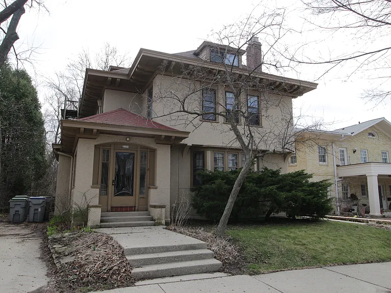 2119 E Kenilworth Pl #3 — Photo 1