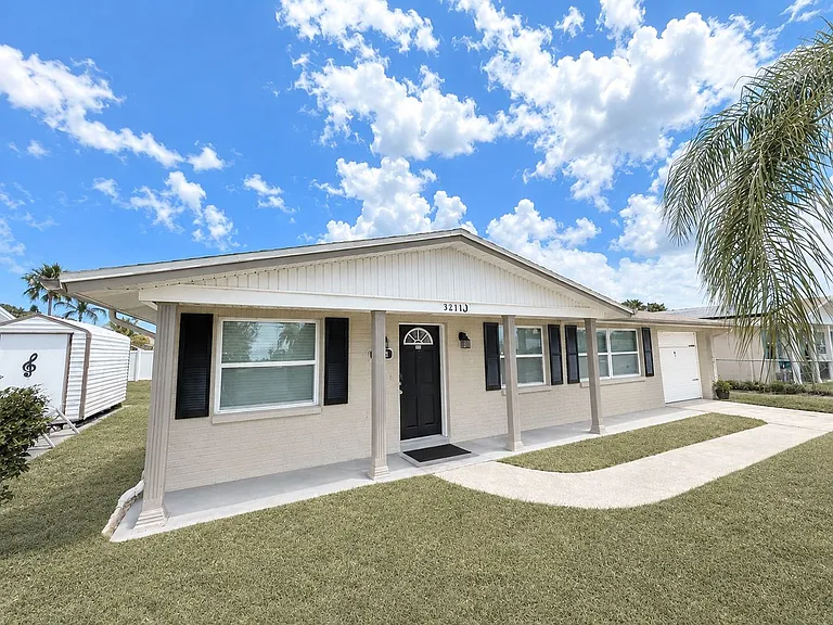 3711 Redwood Dr — Photo 2