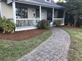 8 Sowams Rd, Barrington, RI 02806