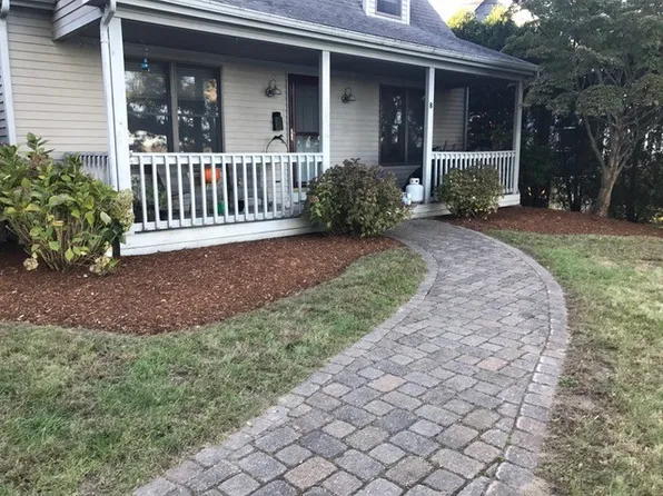 8 Sowams Rd, Barrington, RI 02806