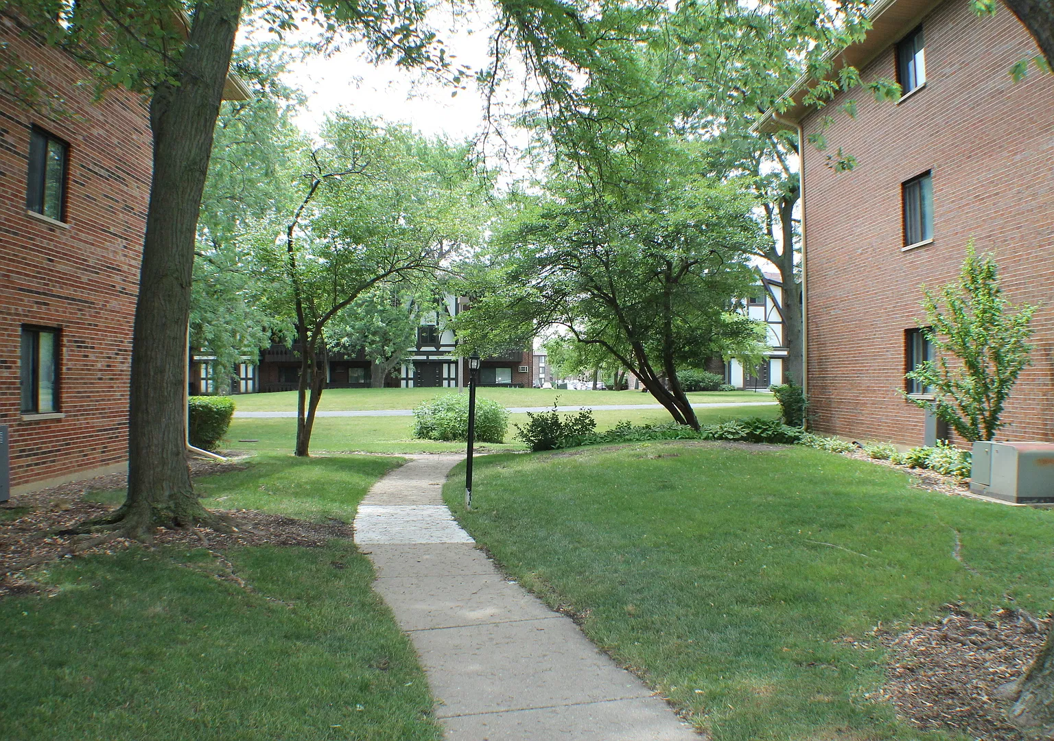 P002 / 17 Parkside Ct, Unit #3 - Unit... — Photo 2